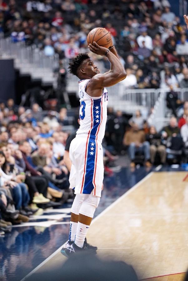 巴特勒总决赛传奇:2020对湖人40分三双与2023对掘金的不屈之战